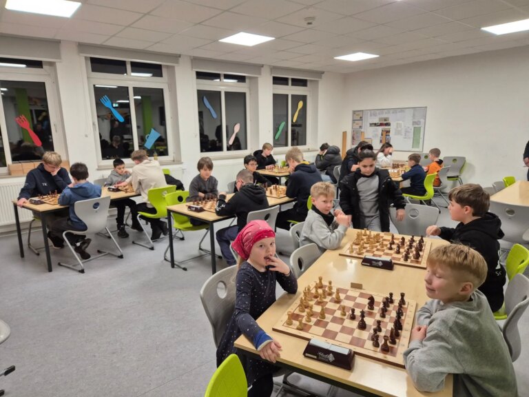 Jugendvereinsblitzmeisterschaft: 21 Teilnehmer, Milas vor Tim und Mattes